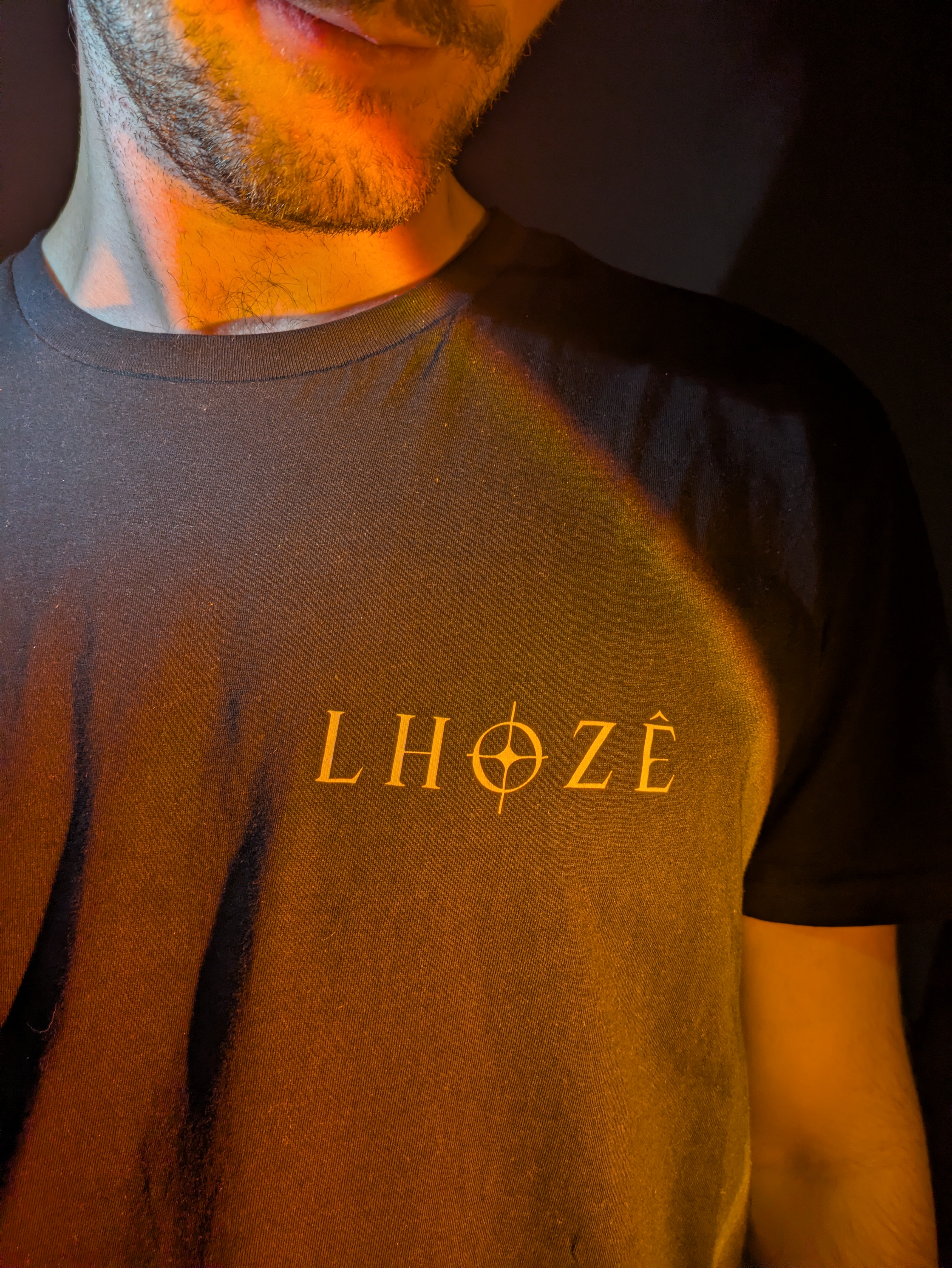 Lhozê Merch – Vorderseite